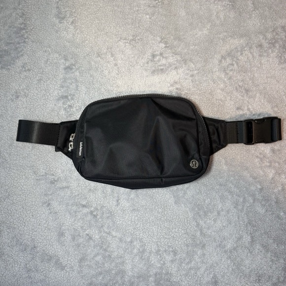 lululemon athletica Other - LULULEMON Everywhere Belt Bag Black - Size Large Unisex EUC